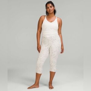 Lululemon Align High-Rise Crop 21"
Cheetah Camo Antique White Multi, Size 6